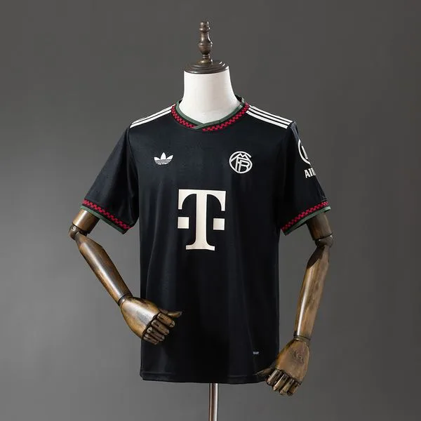 Camiseta de fútbol Bayern Munich 2025/26 TERCERA MANGA CORTA VERSION FAN